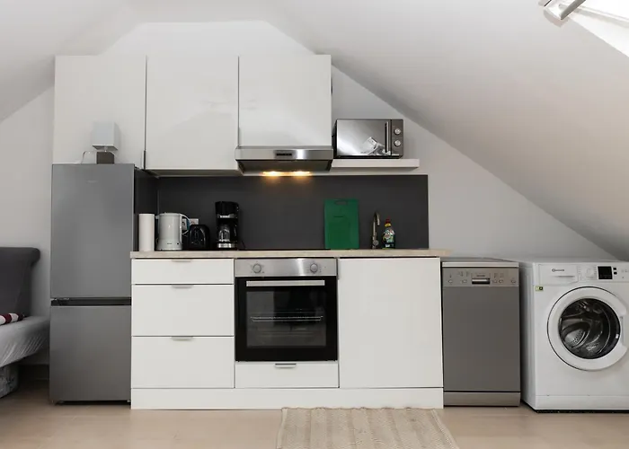 Stylisches In Mit Kostenlosen Parkplaetzen, Wlan Und Voll Ausgestatteter Kueche Appartement *