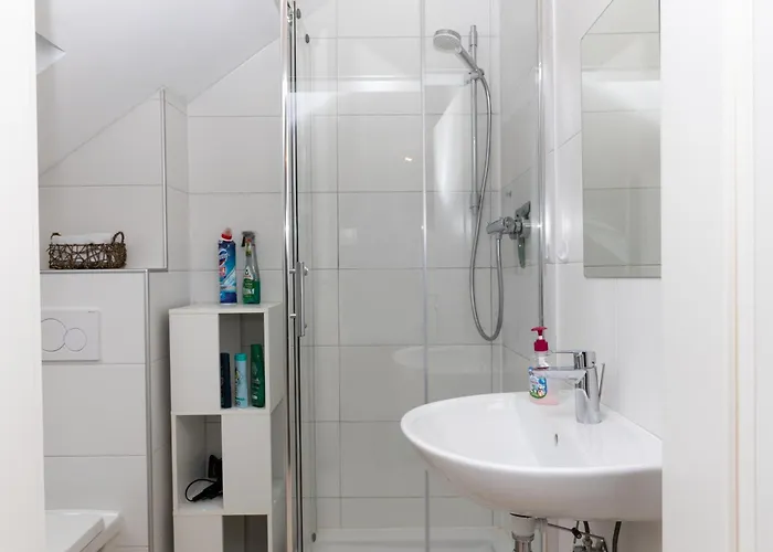 Stylisches In Mit Kostenlosen Parkplaetzen, Wlan Und Voll Ausgestatteter Kueche Appartement *